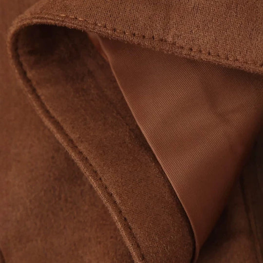 Damen Cropped Jacke aus Velourslederoptik mit Hemdkragen und zwei Reißverschlusstaschen Nord Taschen