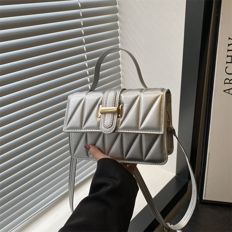 Damen Handtasche mit gestepptem Design und elegantem Klappverschluss Nord Taschen