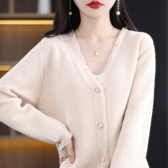 Damen Kurzgeschnittener V‑Ausschnitt‑Cardigan mit feinem Flor und Perlmuttknöpfen Nord Taschen