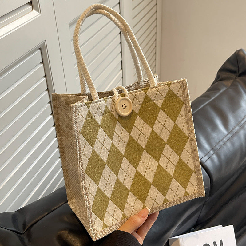 Damen Jute Tragetasche mit elegantem Rautenmuster und praktischen Holzknopfverschluss Nord Taschen