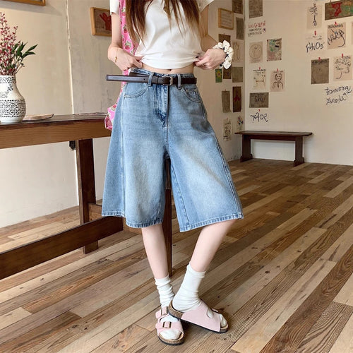 Damen weite Denim-Shorts im modernen Design mit praktischen Taschen