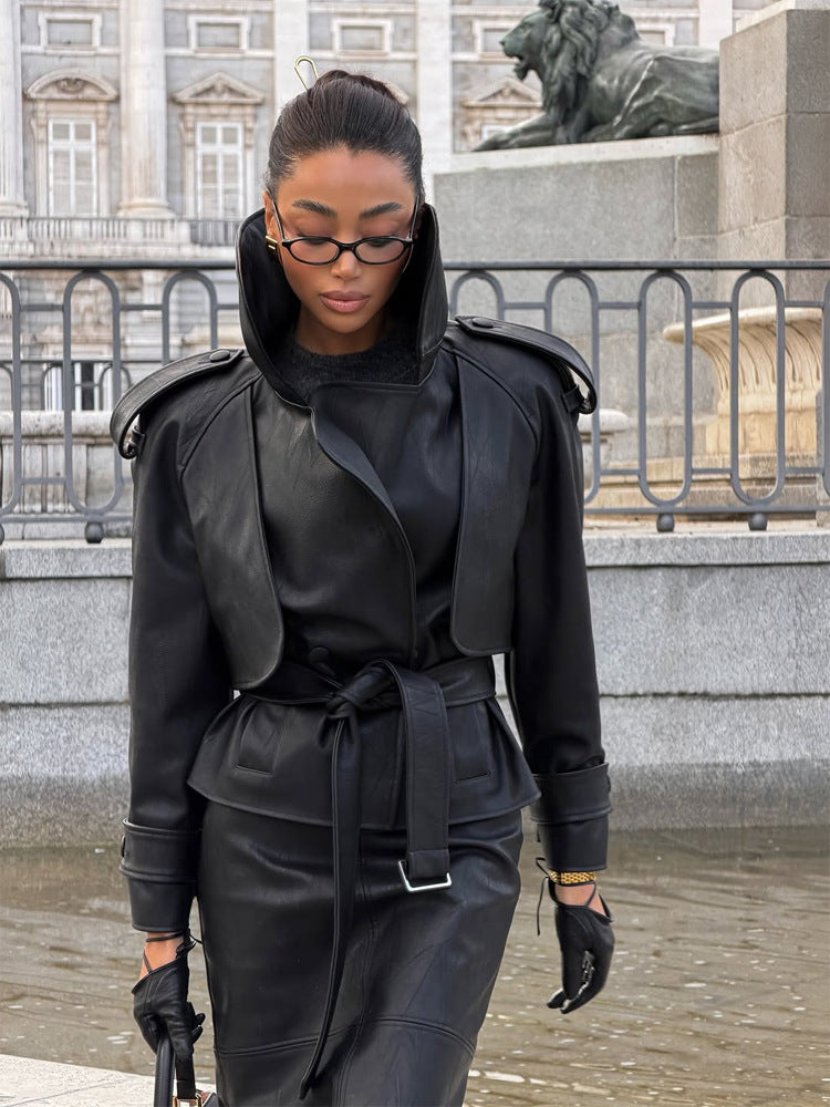 Damen Taillierte Lederjacke mit kurzem Cape‑Einsatz, Schulterpolstern und Bindegürtel Nord Taschen