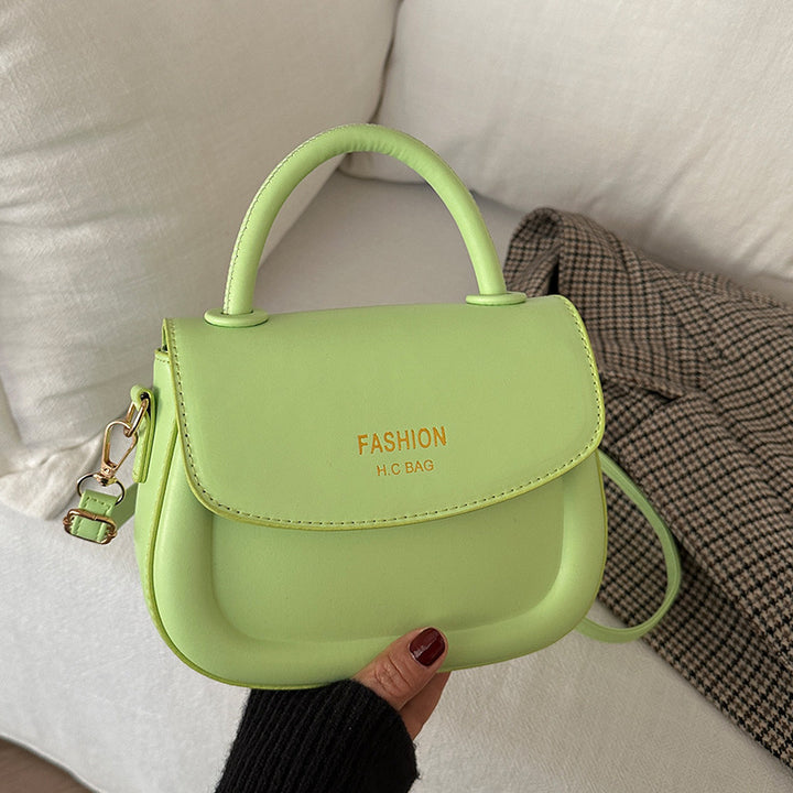 Damen Henkeltasche mit modernem Klappverschluss und eleganten Details Nord Taschen