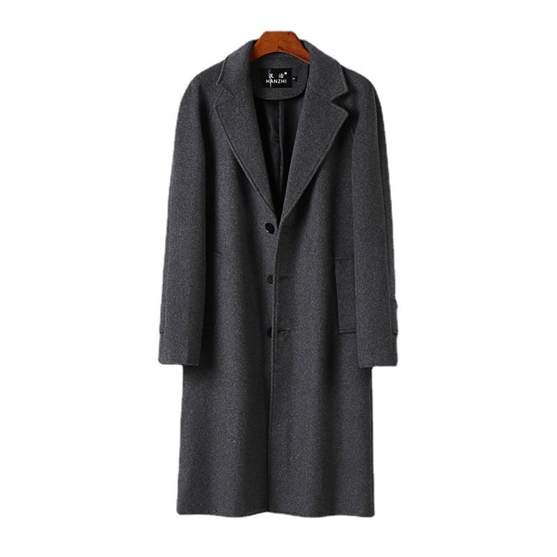 Herren Maxilanger Wollmantel mit cleanem Schnitt, schmalem Revers und innenliegendem Futter Nord Taschen