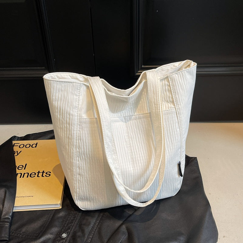 Damen Tragetasche mit strukturiertem Design und vielseitigen Einsatzmöglichkeiten Nord Taschen