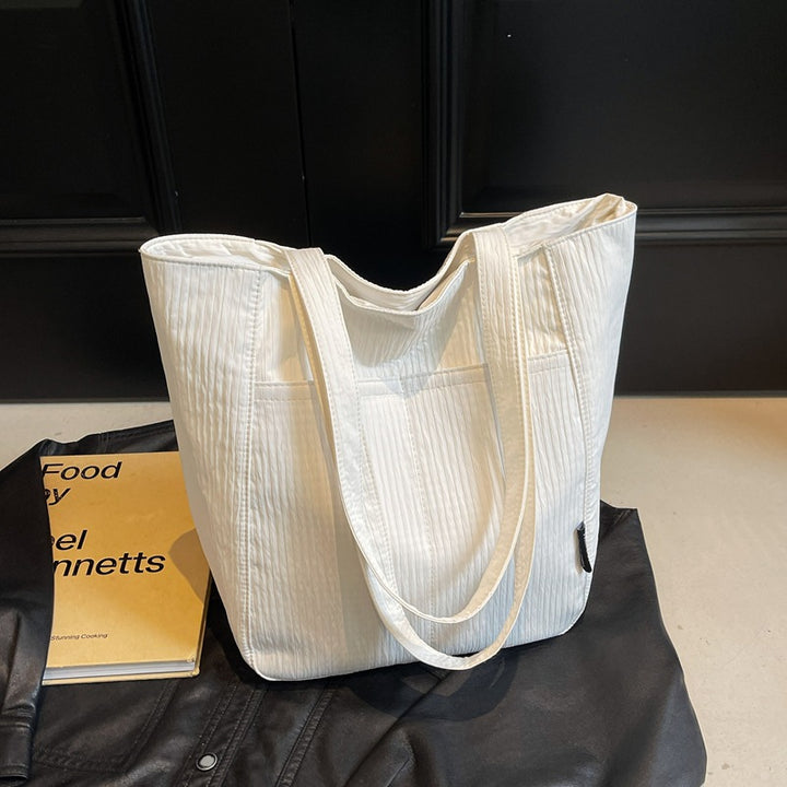 Damen Tragetasche mit strukturiertem Design und vielseitigen Einsatzmöglichkeiten Nord Taschen