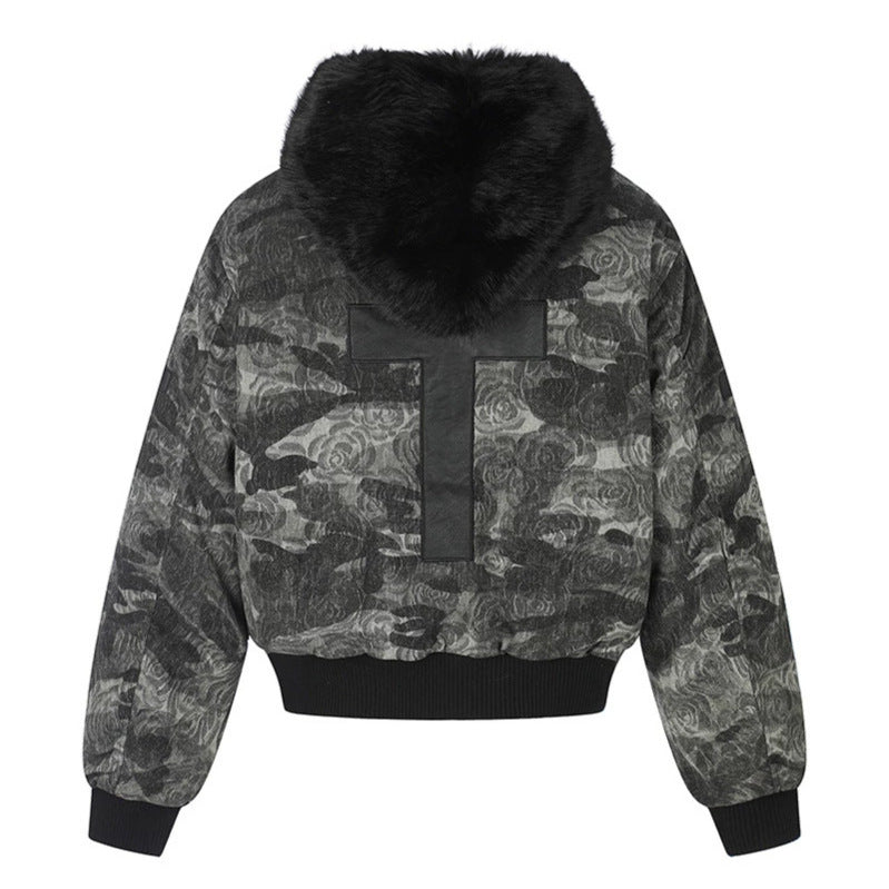 Damen wattierte Bomberjacke mit Kunstfellkapuze, Rosen‑Jacquard und Zipper‑Details Nord Taschen