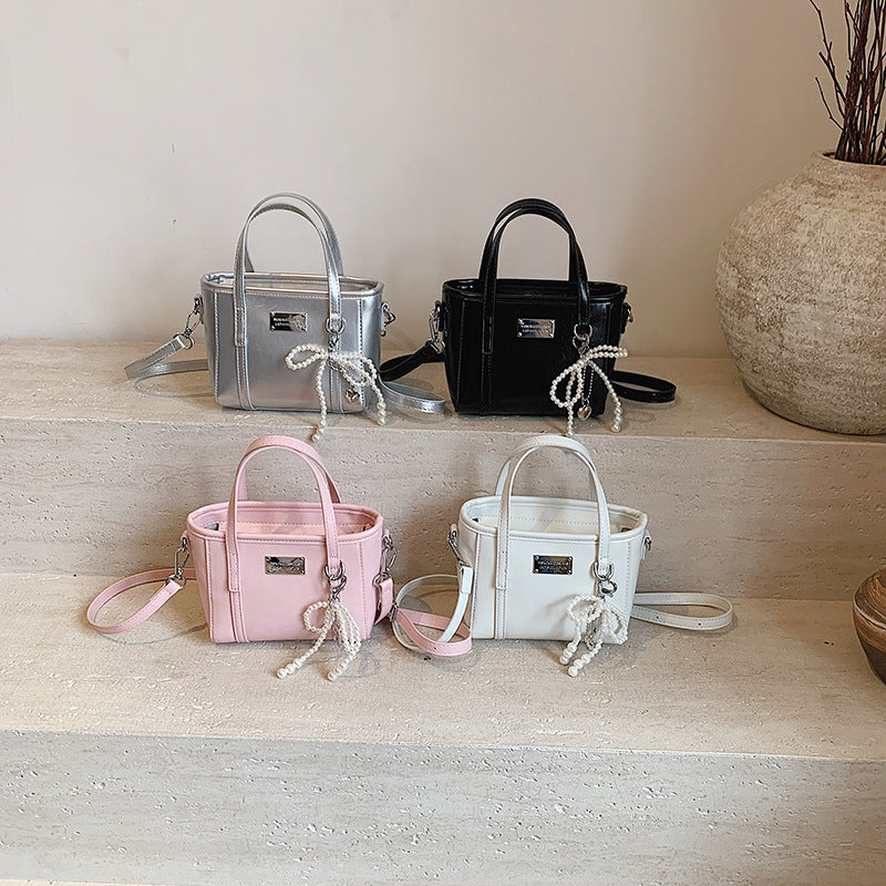 Damen Mini-Handtasche mit perlbesetztem Anhänger Nord Taschen