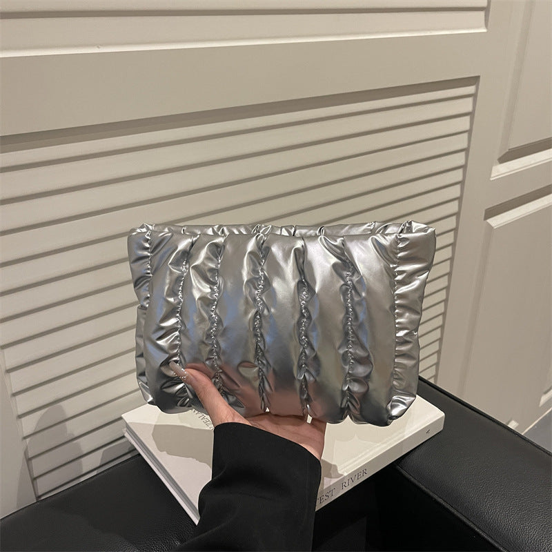 Damen praktische Clutch mit gepolstertem Design Nord Taschen