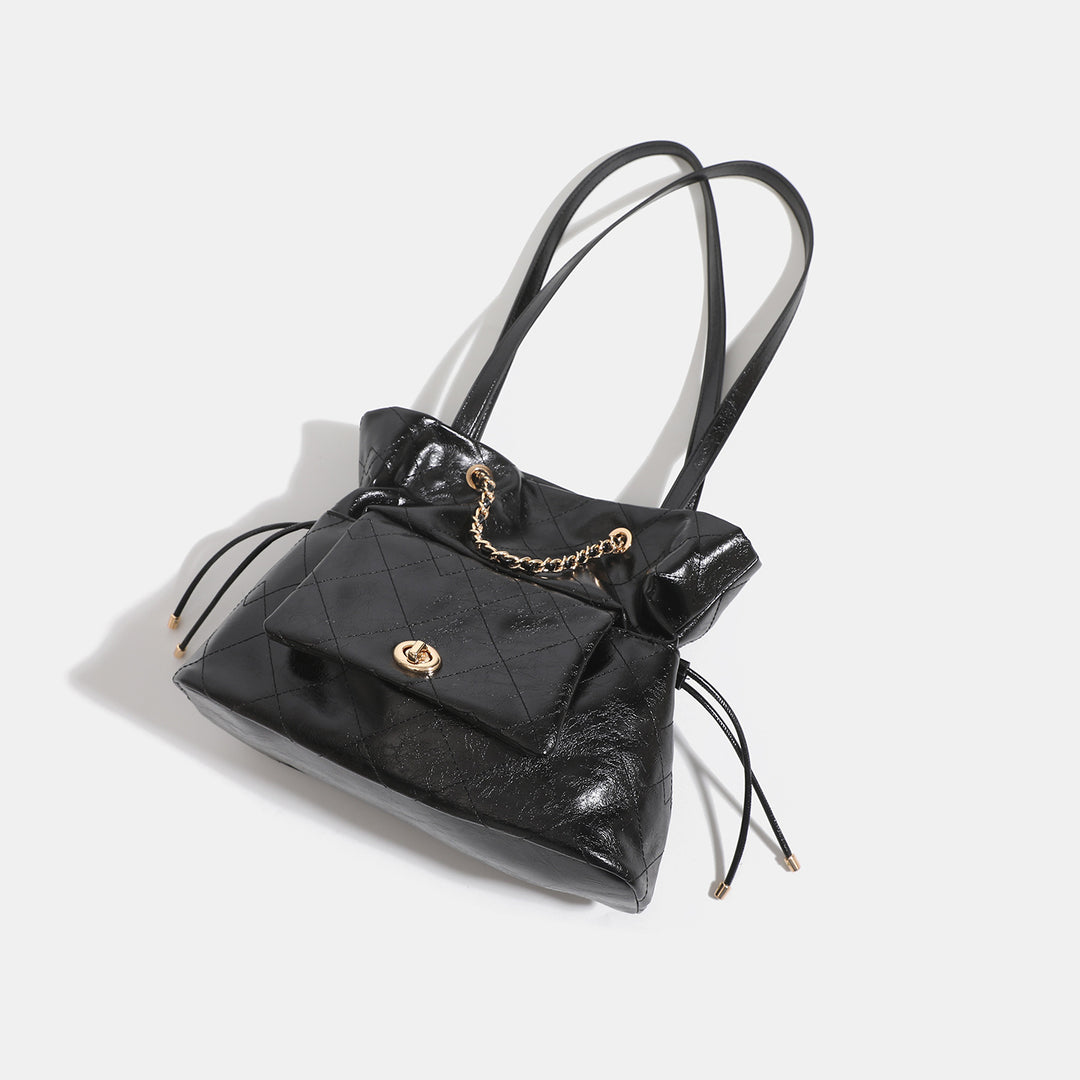 Damen Beuteltasche mit edel glänzender Oberfläche Nord Taschen