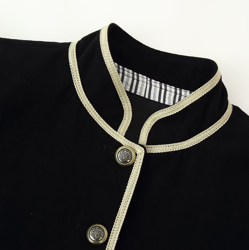 Damen Kurzer Blazer mit Stehkragen, goldener Kordel-Einfassung und Zierknöpfen Nord Taschen