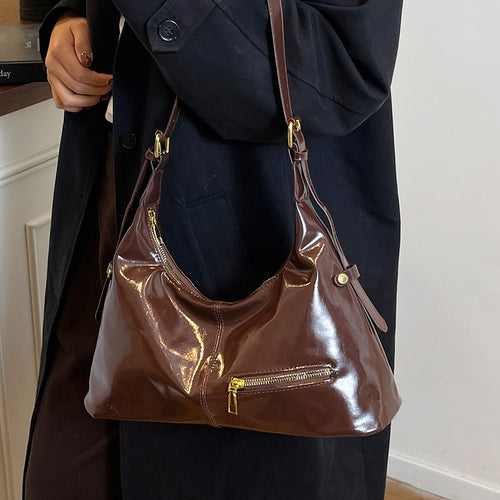 Damen Hobo-Tasche mit glänzender Oberfläche und praktischen Reißverschlusstaschen Nord Taschen