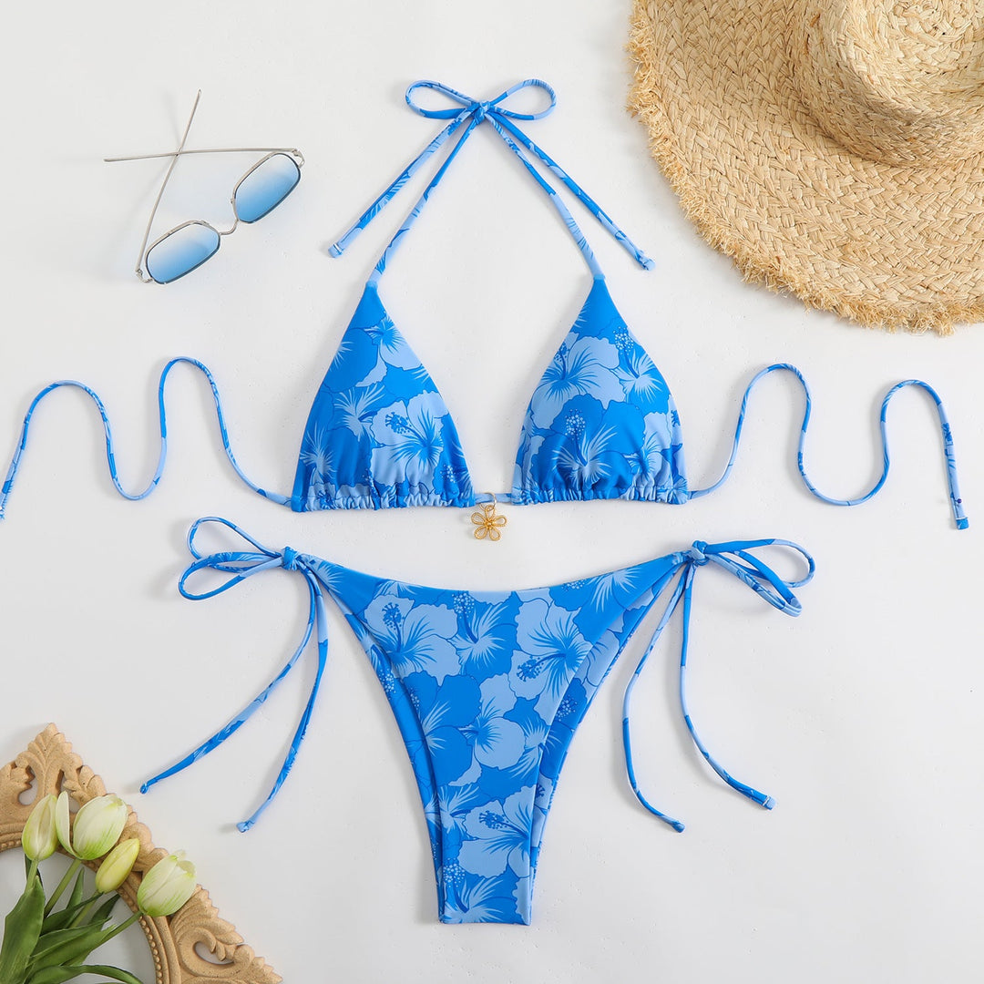 Damen Triangel-Bikini-Set mit floralem Design und verspielten BindNord Taschenändern
