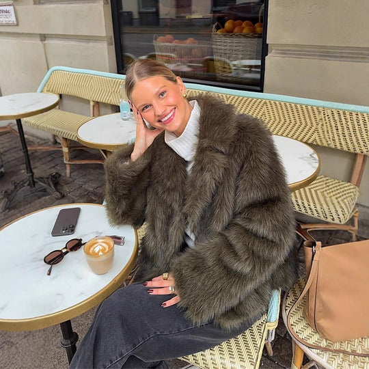 Damen Boxy-Kunstfelljacke mit voluminösem Schalkragen und weicher Teddystruktur Nord Taschen