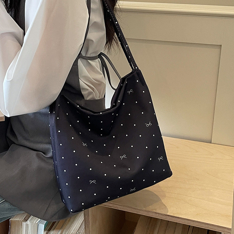 Damen Beuteltasche mit fröhlichem Punkten-Design Nord Taschen