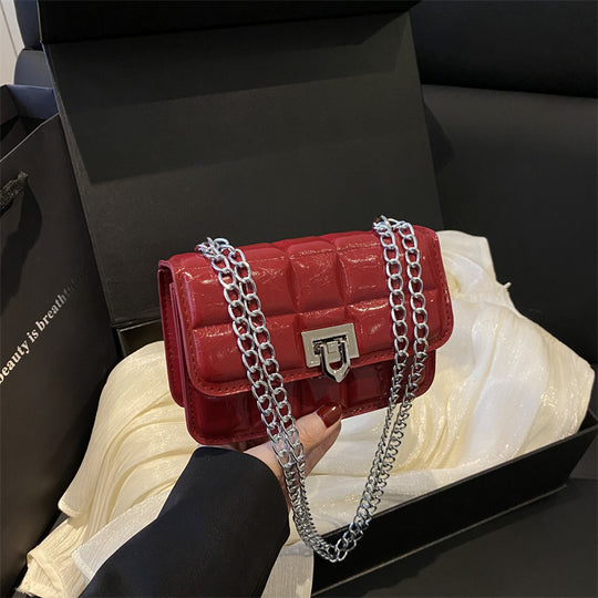 Damen elegante Umhängetasche mit glänzender Kettenverzierung Nord Taschen