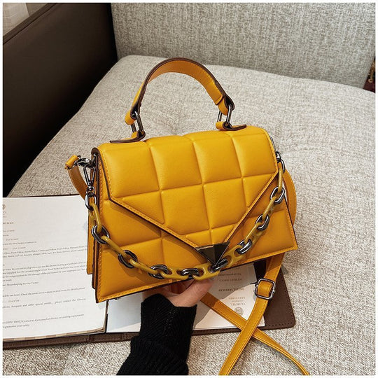Damen elegante Umhängetasche mit innovativem Kettenakzent Nord Taschen