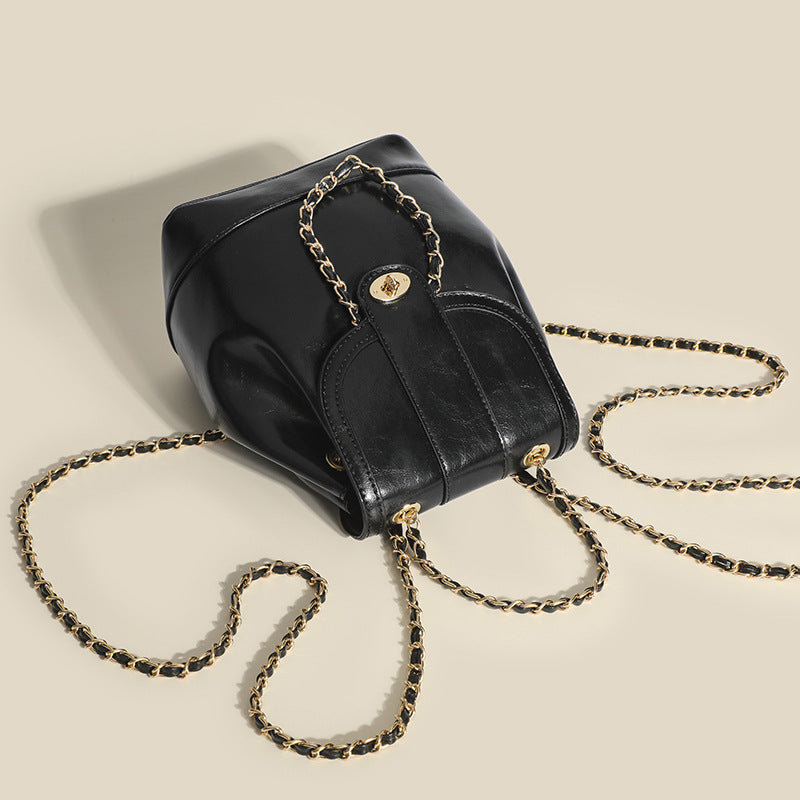 Damen Rucksacktasche mit elegantem Kettenakzent und raffiniertem Klappverschluss Nord Taschen