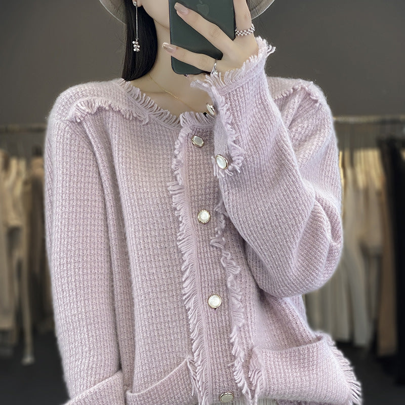 Damen Strickcardigan mit Fransenblende, Perlmuttknopfleiste und aufgesetzten Taschen Nord Taschen