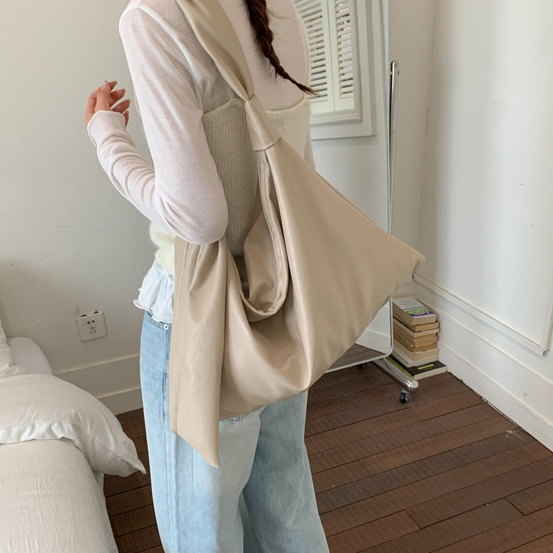 Damen Hobo-Tasche aus weichem Kunstleder mit formschönem Design Nord Taschen