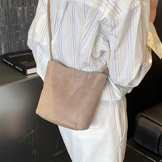 Damen Mini-Tasche aus weichem Wildleder mit verstellbarem Trageriemen Nord Taschen