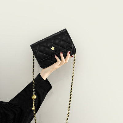 Damen Clutch-Tasche mit elegantem Kettenriemen und dekorativem Verschluss Nord Taschen