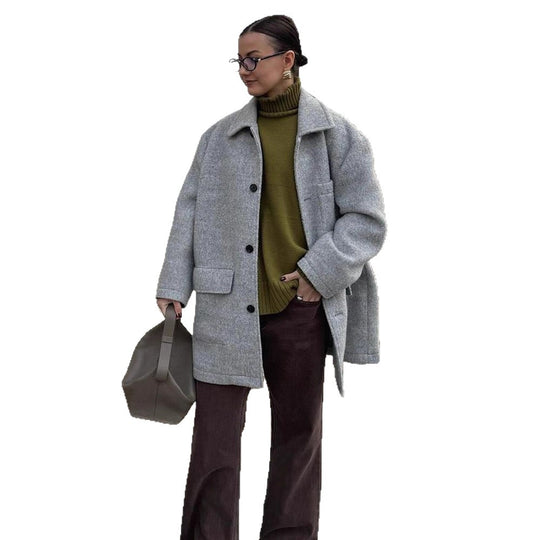 Damen Wollmix-Mantel im Boxy-Style mit Hemdkragen, aufgesetzten Pattentaschen und Knopfverschluss Nord Taschen