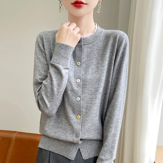 Damen Leichter Feinstrick-Cardigan mit Rundhalsausschnitt und bunten Knöpfen Nord Taschen