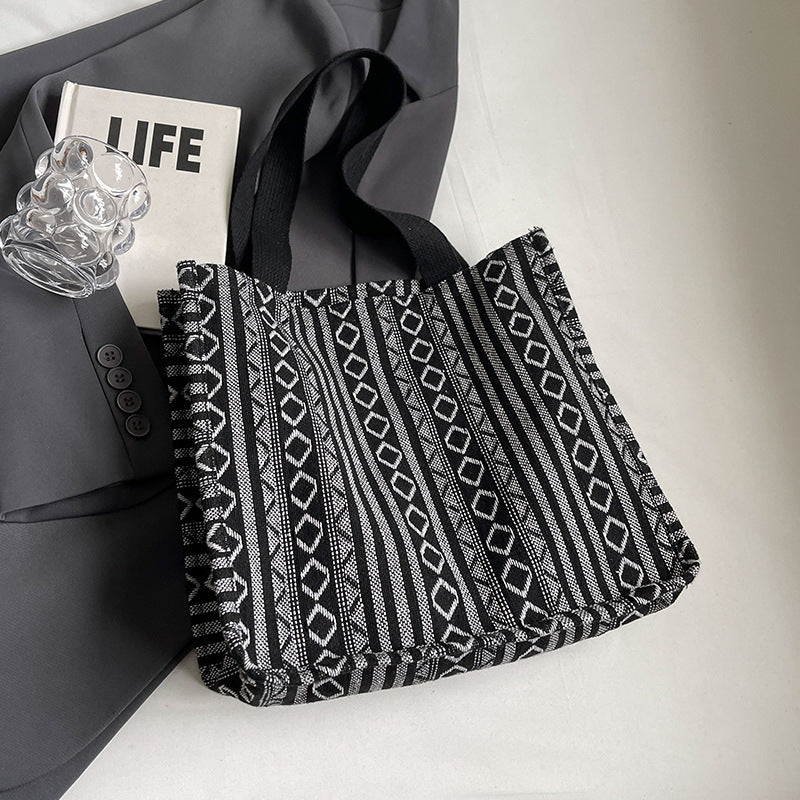 Damen Handtasche mit farbenfrohem geometrischen Muster Nord Taschen