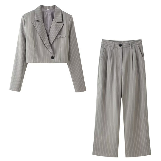 Damen Zweiteiliges Nadelstreifen-Kurzblazer mit hochgeschnittener weiter Hose Nord Taschen