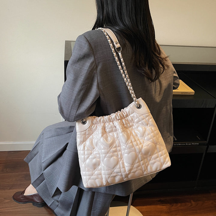 Damen geflochtene Hobo-Tasche mit dekorativem Kettenakzent Nord Taschen