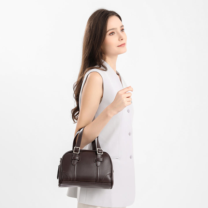 Damen Handtasche mit verstellbarem Schulterriemen und elegantem Hochglanzfinish Nord Taschen