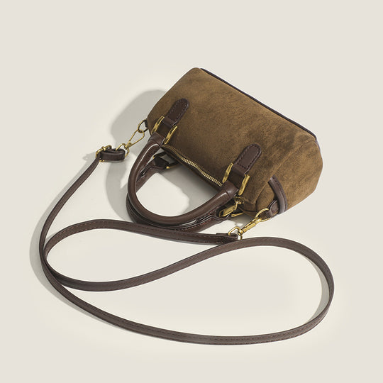 Damen Handtasche mit eleganten Goldakzenten und hochwertigem Veloursleder Nord Taschen