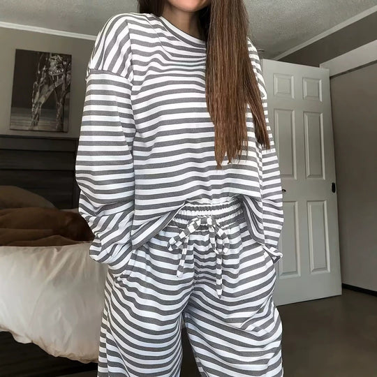 Damen Gestreiftes Loungewear-Set mit Oversize-Sweatshirt und elastischer Tunnelzug-Hose Nord Taschen