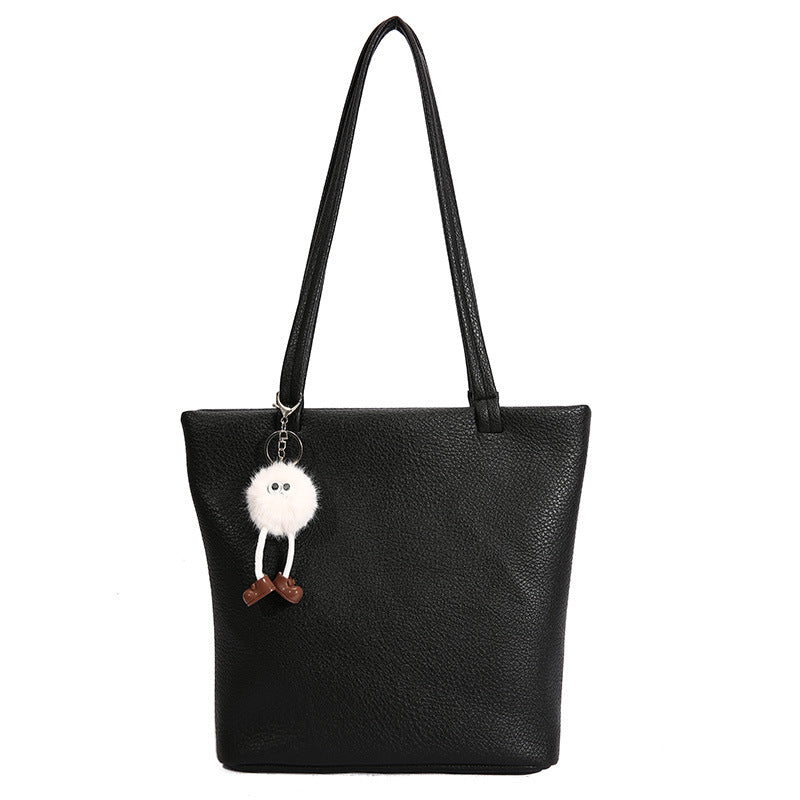Damen Kunstleder Shopper-Tasche mit modischem Anhänger Nord Taschen