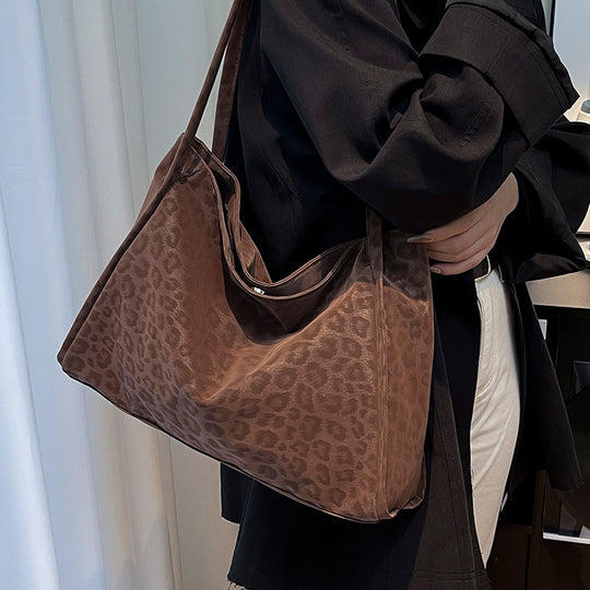 Damen Umhängetasche aus hochwertigem Kunstleder mit elegantem Leopardenmuster Nord Taschen