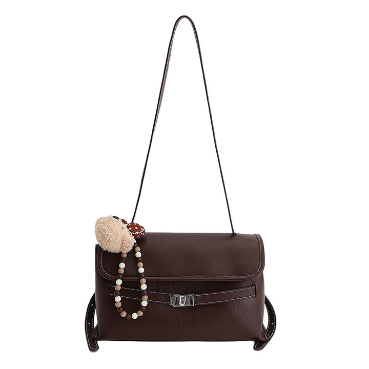 Damen elegante Schultertasche aus hochwertigem Kunstleder mit charmantem Anhänger Nord Taschen