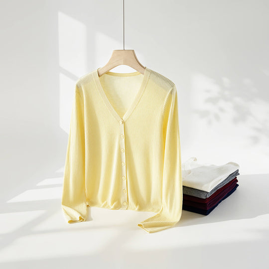 Damen Klassischer Feiner Rippen-Cardigan mit tiefem V-Ausschnitt und schmaler Silhouette Nord Taschen