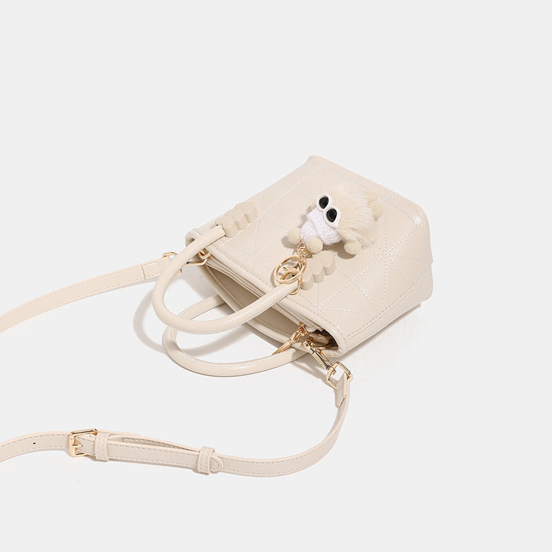 Damen Mini Handtasche mit verspieltem Kettenanhänger Nord Taschen