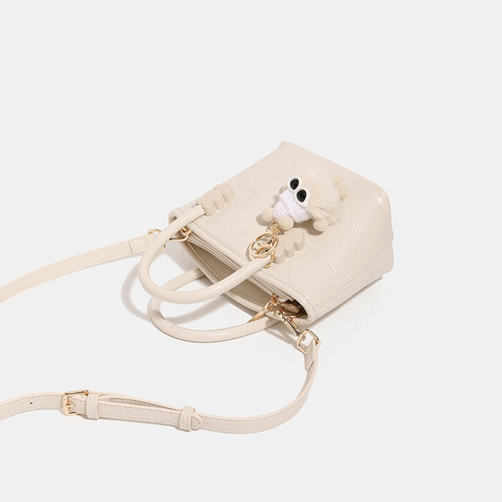Damen Mini Handtasche mit verspieltem Kettenanhänger Nord Taschen