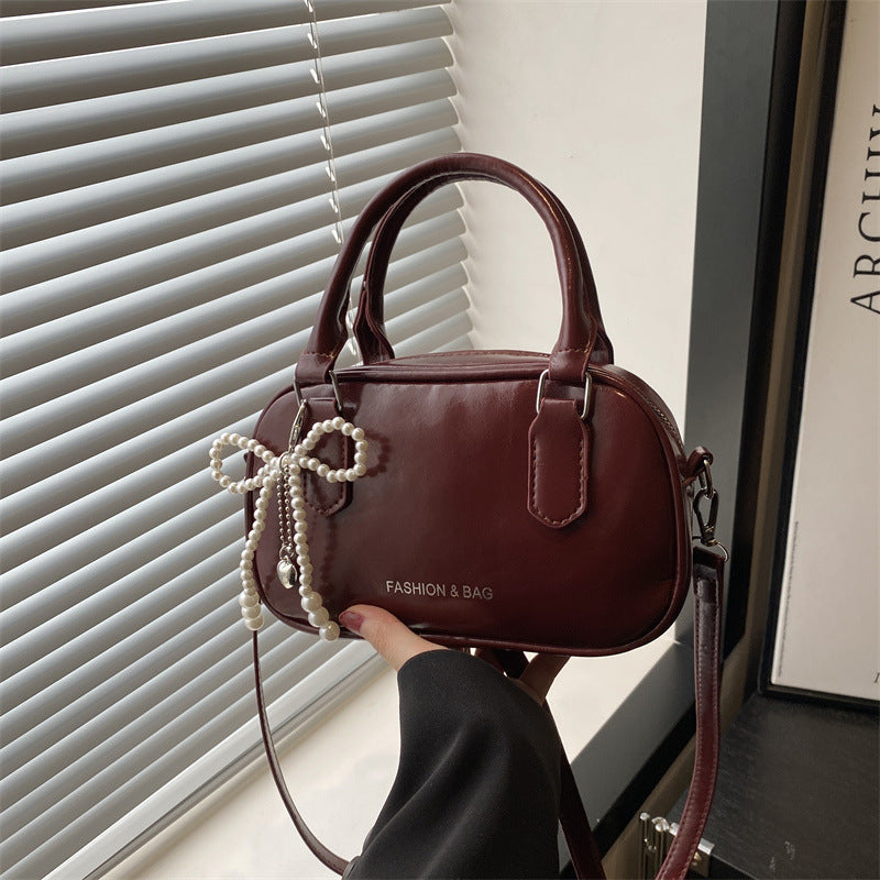 Damen Handtasche mit eleganter Perlenverzierung und abnehmbarem Schultergurt Nord Taschen