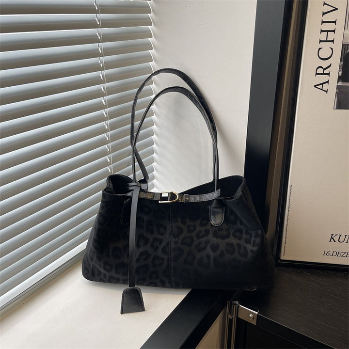 Damen elegante Umhängetasche mit animalischem Muster und praktischen Details Nord Taschen