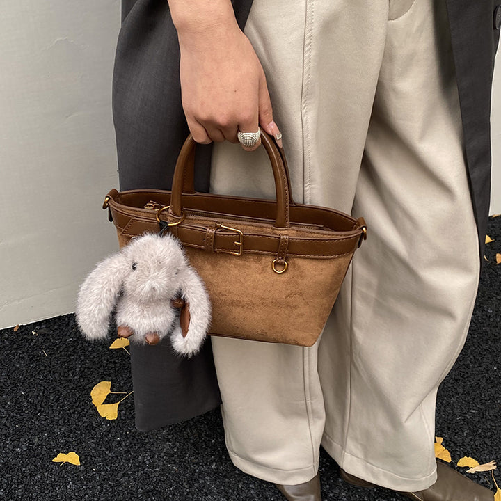 Damen elegante Handtasche mit flauschigem Anhänger Nord Taschen