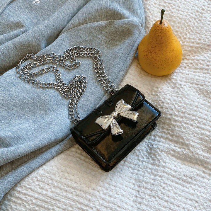 Damen Mini-Handtasche mit schimmerndem Schleifenverschluss Nord Taschen