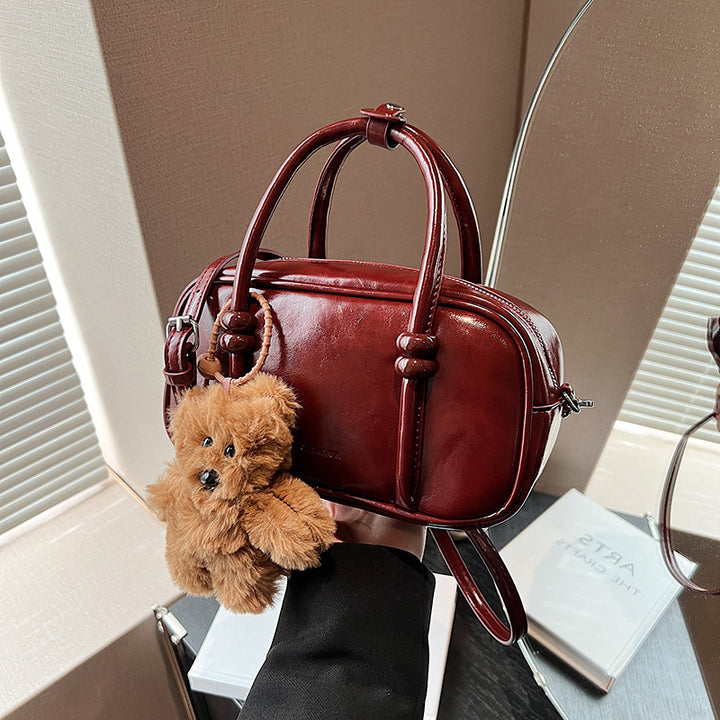 Damen Mini-Handtasche mit charmantem Bärenanhänger Nord Taschen