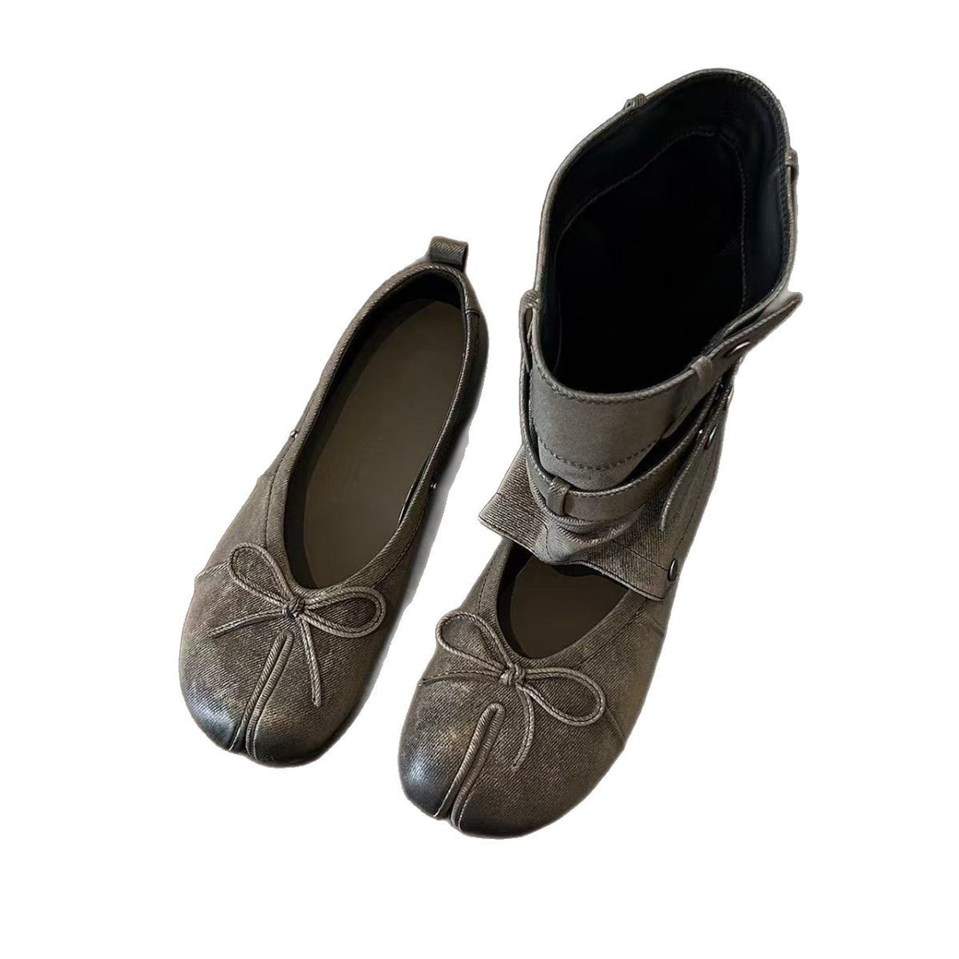 Damen Tabi-inspirierte Veloursleder-Ballerina mit Kappnaht und Schleifen-Detail Nord Taschen
