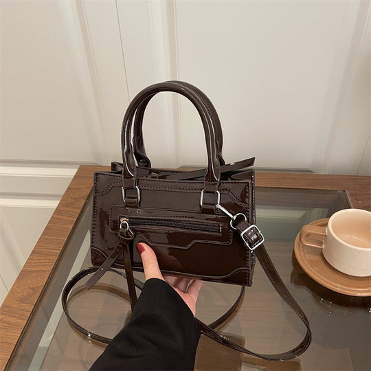 Damen Handtasche mit schimmerndem Lackfinish und verstellbarem Schulterriemen Nord Taschen