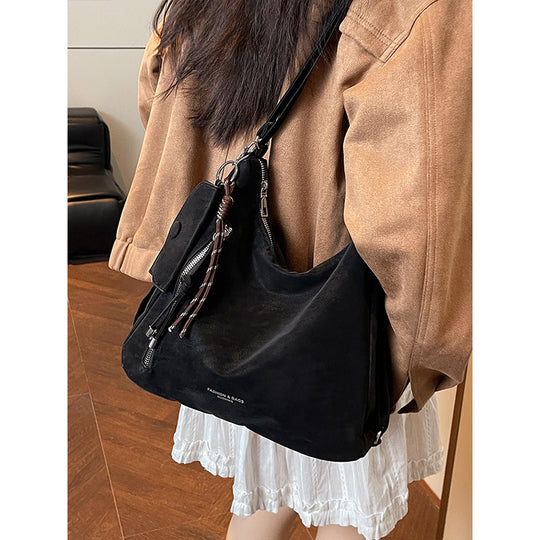 Damen Hobo-Tasche aus hochwertigem Kunstleder mit elegantem Kettenverschluss Nord Taschen