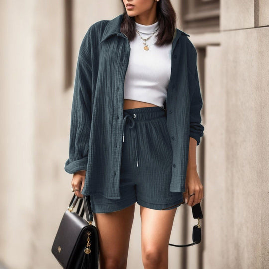 Damen lässiges Sommeroutfit bestehend aus Kurzarmbluse und bequemen Shorts Nord Taschen