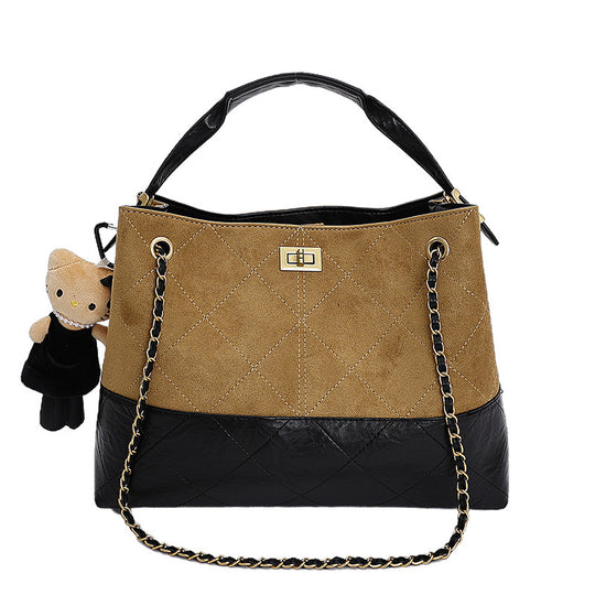 Damen Umhängetasche mit elegantem Kettenakzent und niedlichem Anhänger Nord Taschen